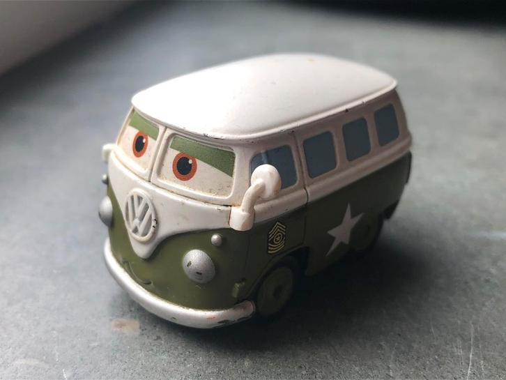 Volkswagen T1 busje Disney Pixar Volkswagen AG - China M1897, Hobby en Vrije tijd, Modelauto's | Overige schalen, Zo goed als nieuw