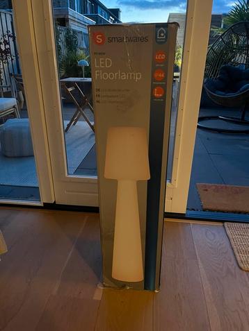 Mooie buitenlamp nieuw in verpakking beschikbaar voor biedingen