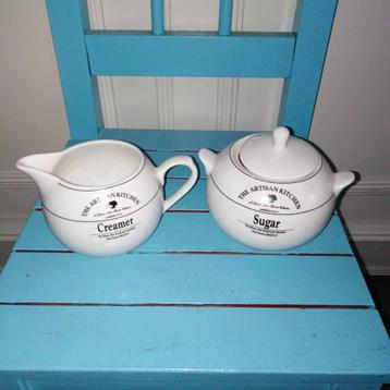 The Artisan Kitchen creamer kannetje en sugar potje beschikbaar voor biedingen