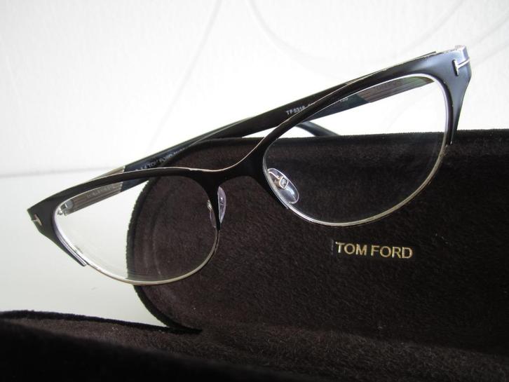 TOM FORD bril/montuur dames vlindermodel TF5318 002 + koker, Sieraden, Tassen en Uiterlijk, Zonnebrillen en Brillen | Dames, Gebruikt