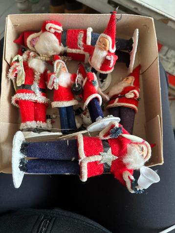 Doosje oude kerstmannen beschikbaar voor biedingen