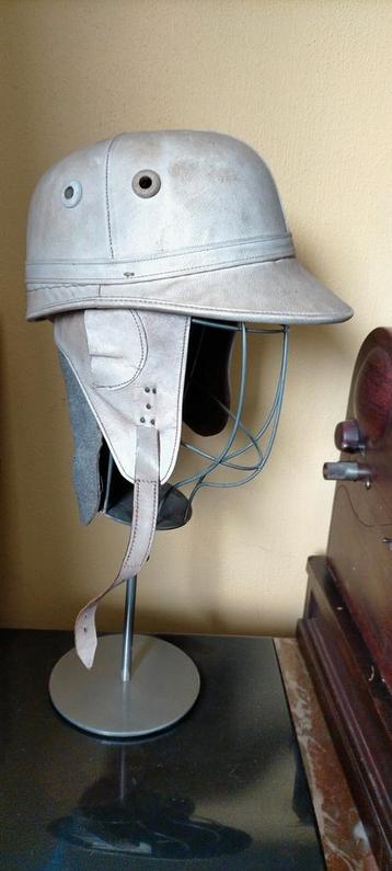 Corker helm, antieke motor helm beschikbaar voor biedingen