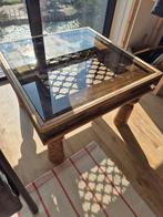 Unieke houten salontafel met glasplaat, Huis en Inrichting, Tafels | Salontafels, Ophalen, Gebruikt, 100 tot 150 cm, 50 tot 100 cm