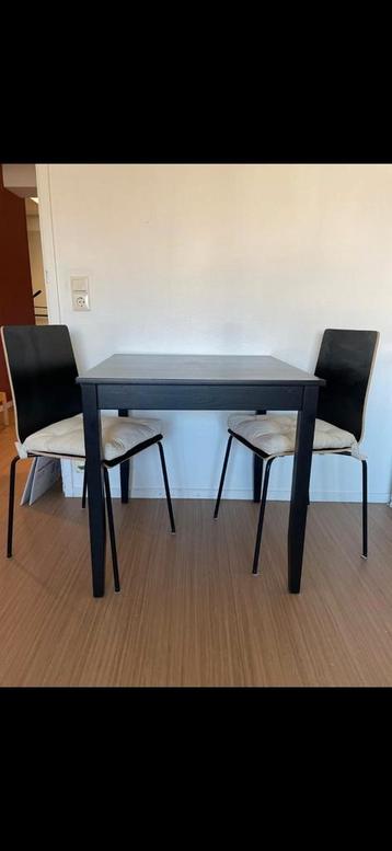 Ikea tafel met 2 stoelen inclusief kussens beschikbaar voor biedingen