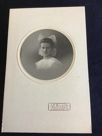 Kabinetfoto, Elegante mooie dame, J.F. Blöte, Groningen beschikbaar voor biedingen