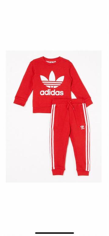 Nieuwe trainingspak Adidas mt 128 beschikbaar voor biedingen