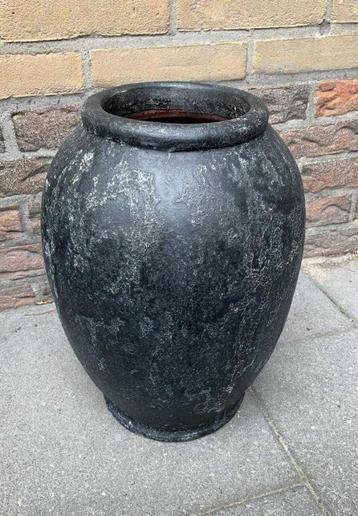 Mooie zwarte vaas – brocante en doorleefd beschikbaar voor biedingen