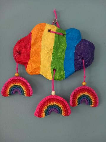 Gondas Creaties Regenboog Wolk klein met regenbooghangers beschikbaar voor biedingen