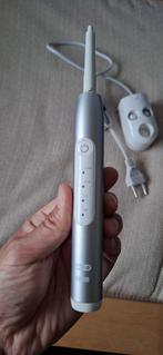 Oral-B Elektrische Tandenborstel - 3 Modes, Ophalen of Verzenden, Zo goed als nieuw, Mondverzorging