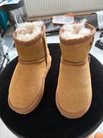 Hush puppies laarsjes gevoerd maat 25, Kinderen en Baby's, Kinderkleding | Schoenen en Sokken, Meisje, Ophalen of Verzenden, Laarzen