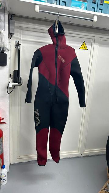 Duikpakken zie foto’s beschikbaar voor biedingen