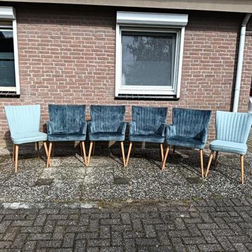 eetkamerstoelen beschikbaar voor biedingen