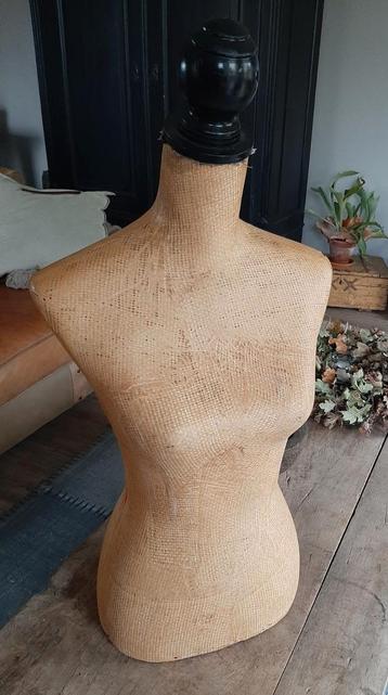 Vintage paspop, dames torso beschikbaar voor biedingen