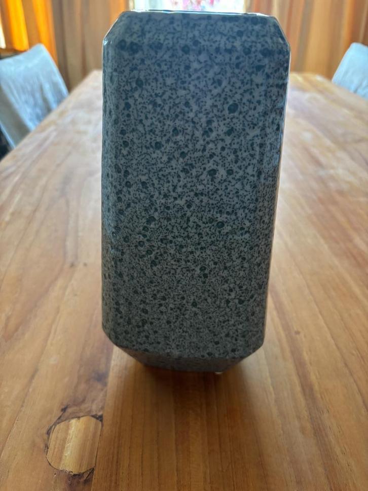 Groene geglazuurde keramische vaas, Huis en Inrichting, Woonaccessoires | Vazen, Zo goed als nieuw, Groen, Minder dan 50 cm, Overige materialen