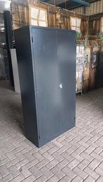 Zeer nette degelijke zwarte metalen draaideurkast, Zwarte metalen draaideurkast, werkplaatskast, R, Meerdere deuren, Zo goed als nieuw
