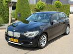 BMW 1-serie 116i Business+ 2012 Navi/Clima/Lmv, Auto's, 1-Serie, Gebruikt, 4 cilinders, Zwart