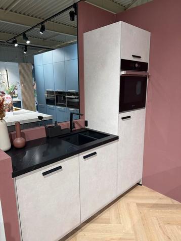 Nobilia Showroomkeuken - Composiet blad & Apparatuur beschikbaar voor biedingen