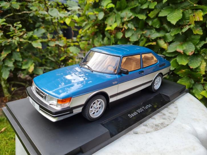 1:18 Saab 900 Turbo Blauw/ grijs metallic Model Car Groep, Hobby en Vrije tijd, Modelauto's | 1:18, Nieuw, Auto, Overige merken