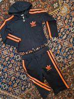 Adidas Originals trainingspak zwart oranje - maat 4, Adidas, Jongetje of Meisje, Ophalen of Verzenden, Zo goed als nieuw