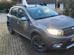 Dacia Sandero 0.9 Tce 90pk Bi-fuel S&S Stepway 2017 Grijs, Auto's, Voorwielaandrijving, 898 cc, 15 km/l, 1090 kg