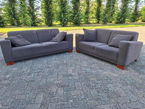 1 of 2 Bruine bankstellen / banken set in stof bruin, Huis en Inrichting, Banken | Sofa's en Chaises Longues, Gebruikt, Vierpersoons of meer