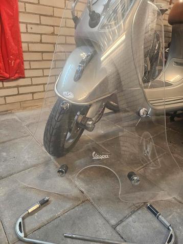 Vespa Windscherm Origineel hoog model beschikbaar voor biedingen