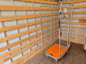 2 stuks 3 heks rolcontainer nestelbaar beschikbaar voor biedingen