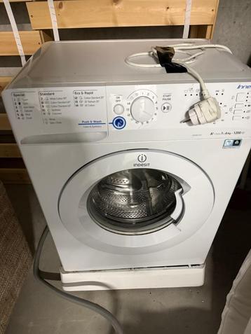 Indesit Xwsb 61251 Wasmachine 6kg 1200t [KAPOT/BROKEN] beschikbaar voor biedingen