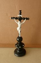 Staand kruisbeeld (crucifix) met corpus biscuit porselein, Antiek en Kunst, Ophalen of Verzenden