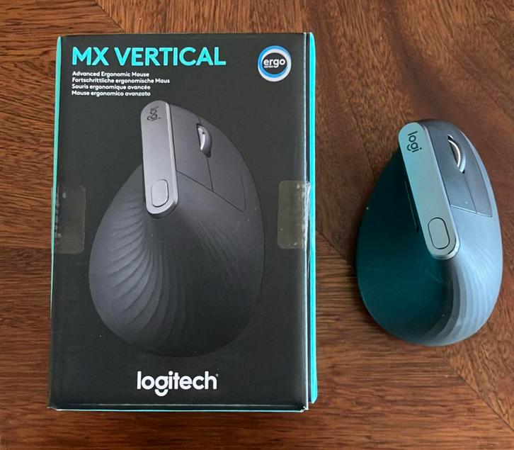 Logitech MX Vertical muis, Computers en Software, Muizen, Zo goed als nieuw, Muis, Rechtshandig, Draadloos, Ergonomisch, Ophalen of Verzenden