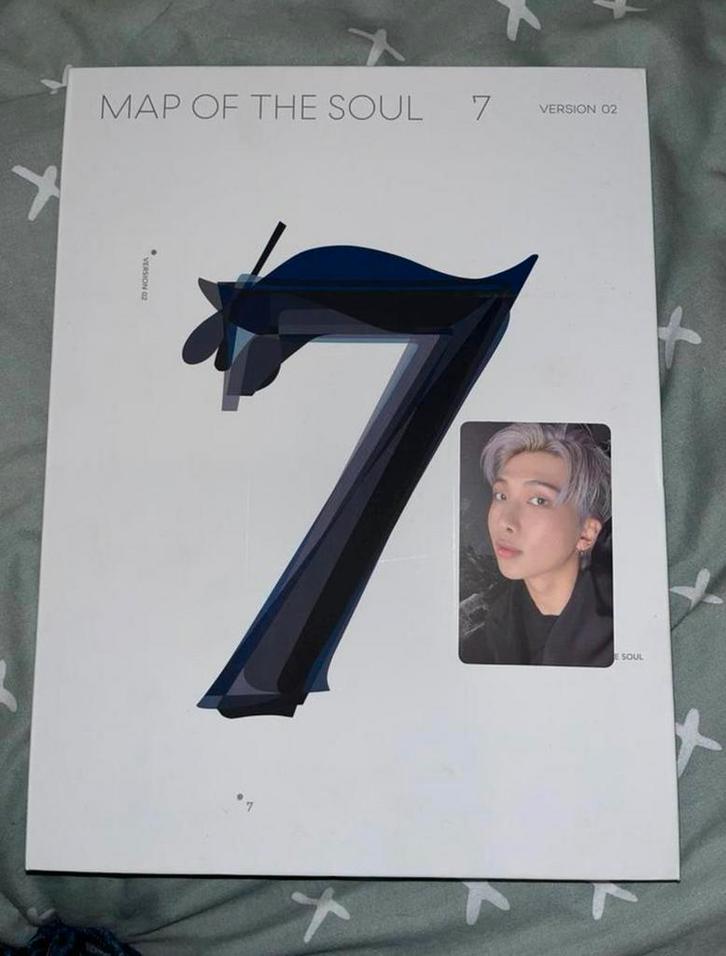 BTS Map of the Soul 7 versie 2 + photocard, Verzamelen, Muziek, Artiesten en Beroemdheden, Zo goed als nieuw, Cd of Plaat, Ophalen of Verzenden