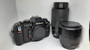 Vintage Nikon F-501 AF SLR Camera + Sigma / Vivitar Lenzen beschikbaar voor biedingen