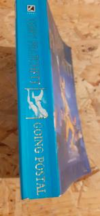 Ging Postal geschreven door Terry Pratchett, Boeken, Fantasy, Gelezen, Ophalen of Verzenden, Terry Pratchett