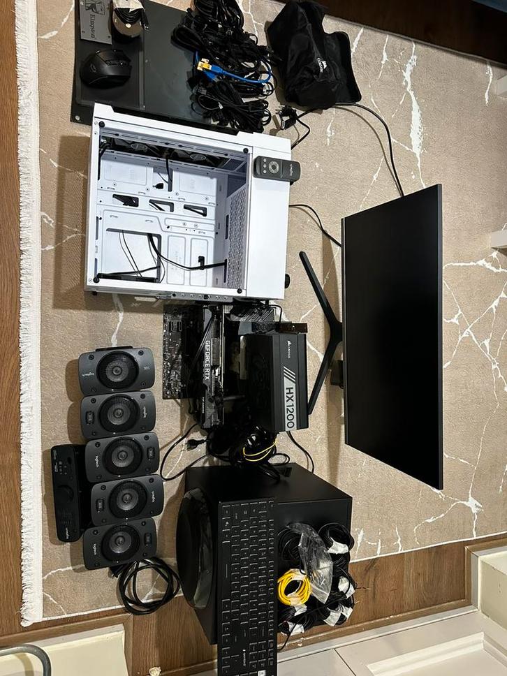 PC onderdelen set + Samsung scherm + RTX 3080 Ti”, Computers en Software, Windows Tablets, 10 inch, Ophalen
