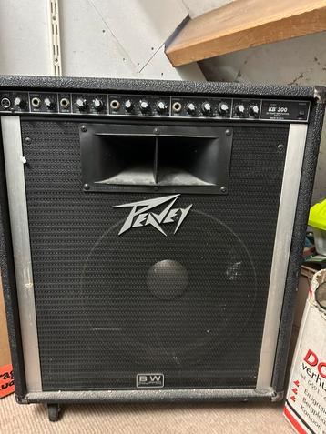 Peavey KB 300 versterker beschikbaar voor biedingen