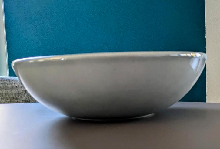 Mooie Kom - Perfect voor dagelijks gebruik!, Huis en Inrichting, Keuken | Servies, Zo goed als nieuw, Kom(men), Effen, Keramiek