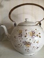 Antieke Emaille theepot met Bloemmotief ,en Riet Handvat,, Ophalen of Verzenden