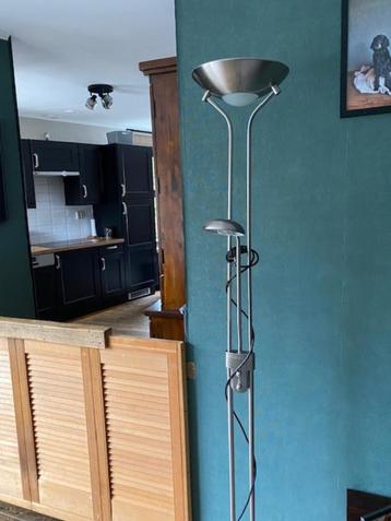 f7 – lamp, hoogte is verstelbaar beschikbaar voor biedingen