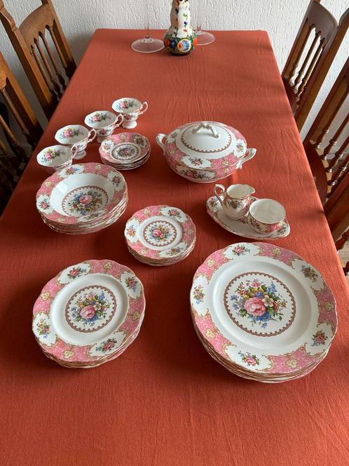 Royal Albert Lady Carlyle Servies Compleet, Antiek en Kunst, Antiek | Servies compleet, Ophalen of Verzenden