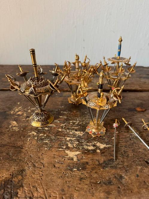 4 vintage setjes  cocktail prikkers met tolledo zwaarden, Antiek en Kunst, Curiosa en Brocante, Ophalen of Verzenden