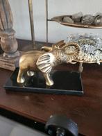 Bronzen olifant beeld op marmeren voet, Tuin en Terras, Ophalen of Verzenden, Gebruikt, Metaal, Dierenbeeld