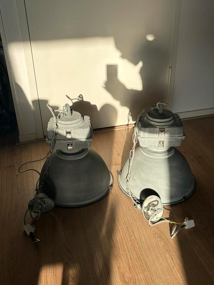 Twee mooie industriële hanglampen, Huis en Inrichting, Lampen | Hanglampen, Zo goed als nieuw, 50 tot 75 cm, Metaal, Ophalen