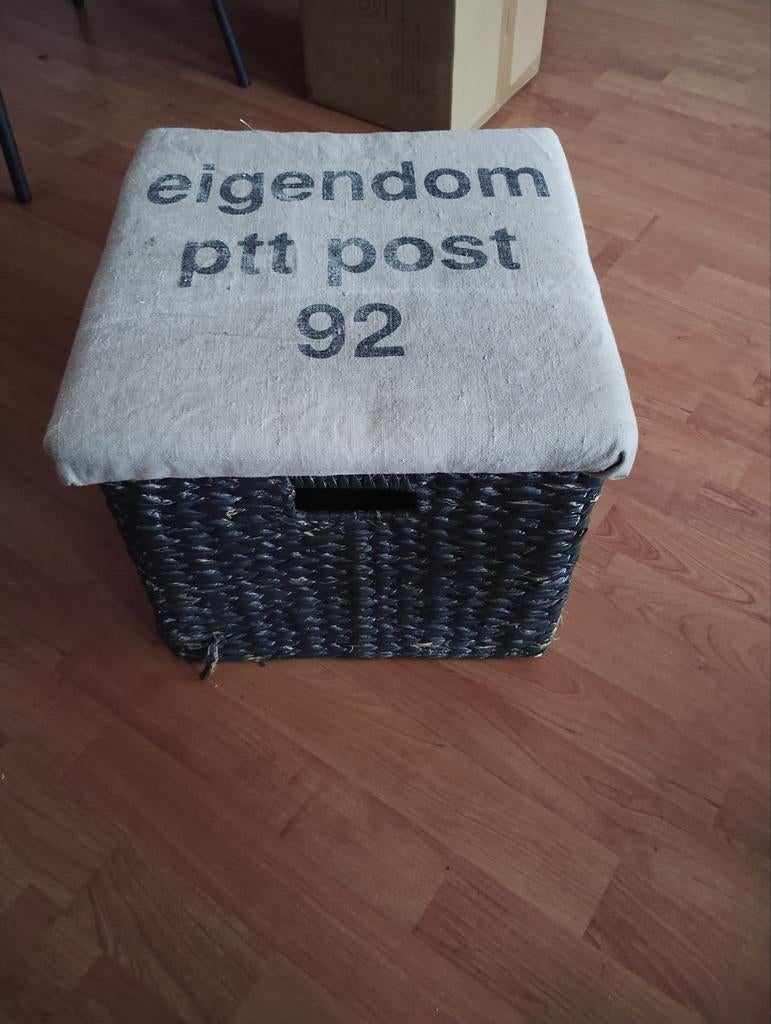 Vintage PTT Post Krukje / Voetenbankje, Minder dan 50 cm, Gebruikt, Minder dan 50 cm, Vierkant