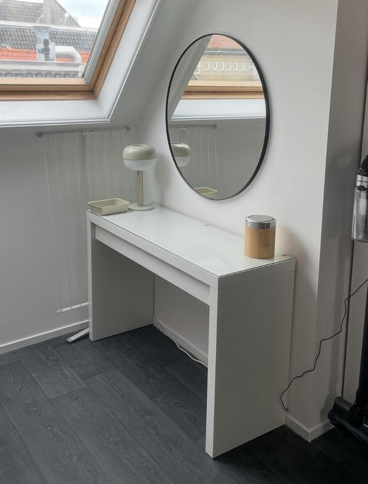 Ikea Malm Toilettafel met Glasplaat, Huis en Inrichting, Bureaus, Zo goed als nieuw, Bureau, Ophalen