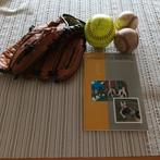 Honkbal handschoen, ballen en boekje, Sport en Fitness, Honkbal en Softbal, Ophalen of Verzenden, Zo goed als nieuw, Handschoen