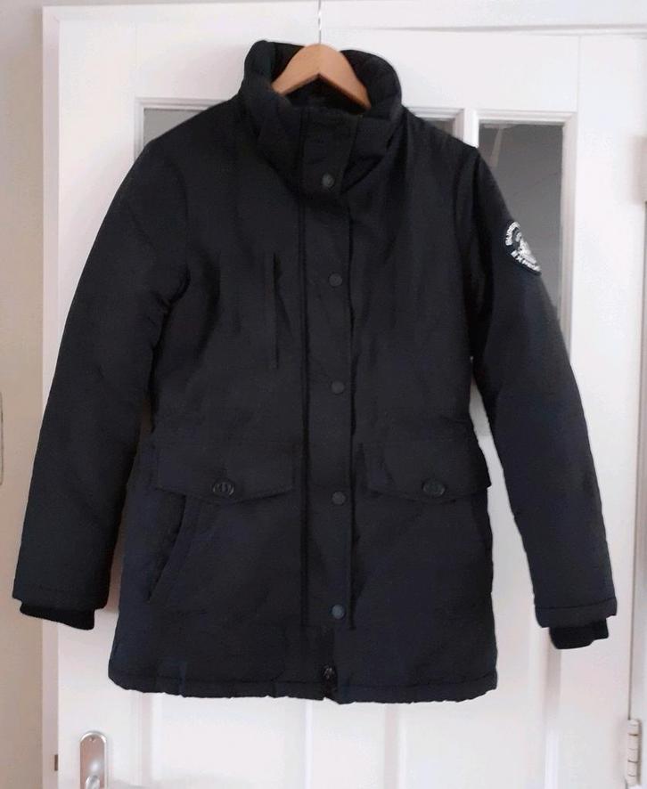 Superdry winter jas in nieuwstaat maat 38, Kleding | Dames, Jassen | Winter, Zo goed als nieuw, Maat 38/40 (M), Zwart, Ophalen of Verzenden