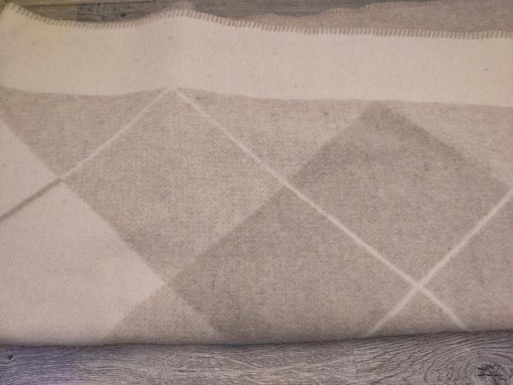 MOST Deken met Cashmere - 200 x 220 cm - Beige, Huis en Inrichting, Slaapkamer | Beddengoed, Zo goed als nieuw, Deken of Dekbed