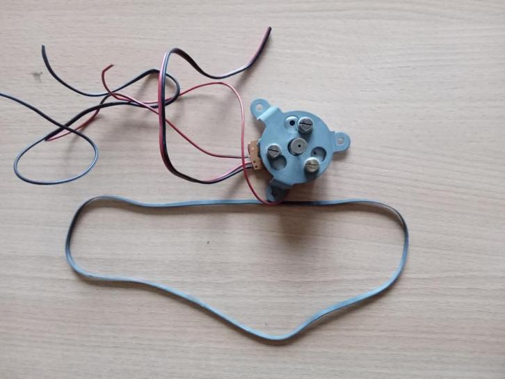 motor Dual DC 270, Audio, Tv en Foto, Platenspelers, Zo goed als nieuw, Platenspeler-onderdeel, Dual, Verzenden