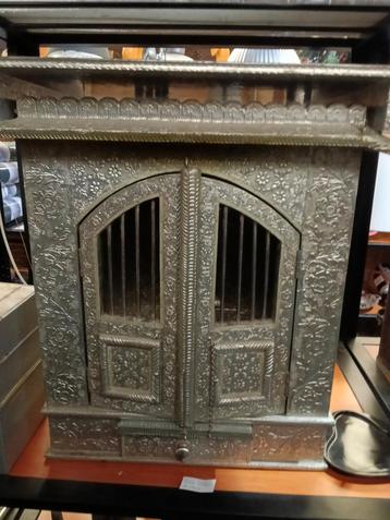 Kleine Puja Mandir Tempel beschikbaar voor biedingen