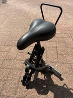Zadeltje voor op stang, Fietsen en Brommers, Fietsaccessoires | Fietsstoeltjes, Ophalen, Gebruikt, Voetsteuntjes